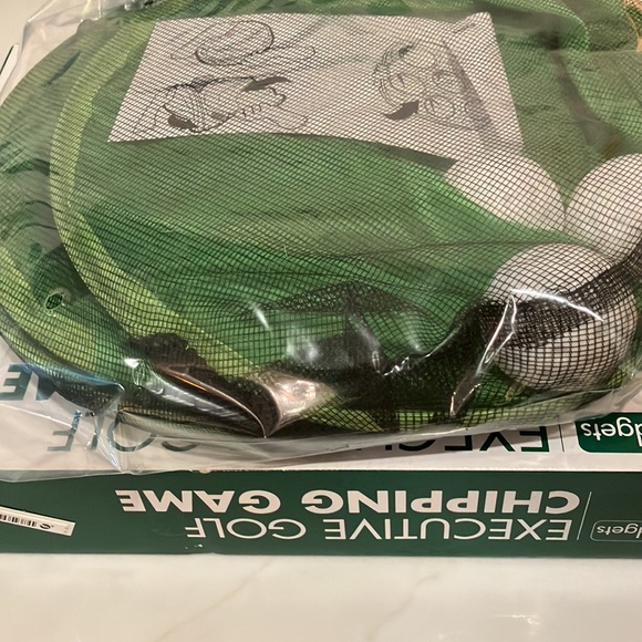 Executive Golf Chipping game NWT - Picture 3 of 3